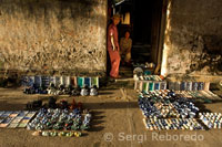 Venta de artesanía en el casco antiguo de la ciudad de Hoi An.