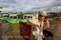 Embarcaciones para turistas en el Río Thu Bon. Hoi An.