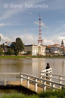 Dalat se llamó una vez Le Petit Paris; y posee aún una réplica en miniatura de la Torre Eiffel.